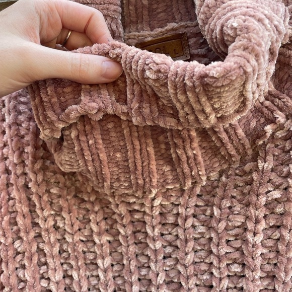 Pol Rose Gold Super Chunky Knit Oversized Cropped Turtle Neck Chenille Sweater - Picture 5 of 7